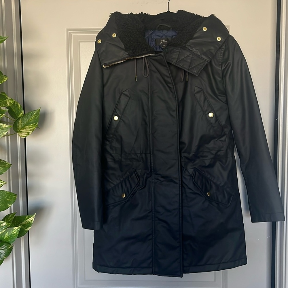Jcrew dark green winter jacket, waterproof, primaloft, xs size, good condition.